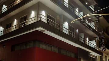 Vista frontal de la propiedad