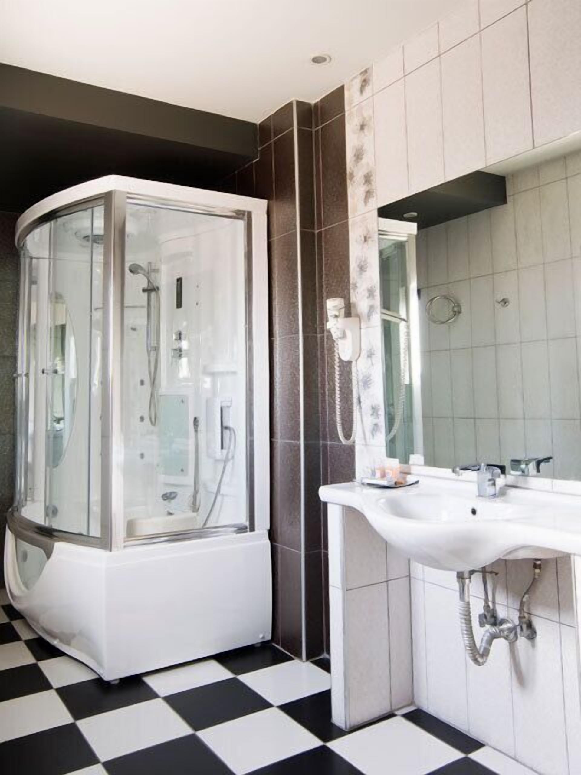 suite | bathroom | rainfall showerhead, free toiletries, hair dryer, slippers