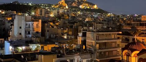 Memory foam-madrasser, skrivbord och mörkläggningsgardiner