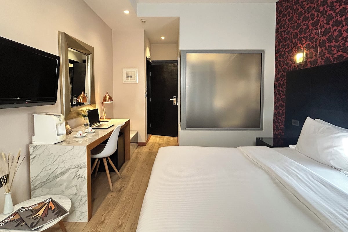 Kahden hengen huone | Memory foam -patjalliset sängyt, työpöytä, pimennysverhot, äänieristys