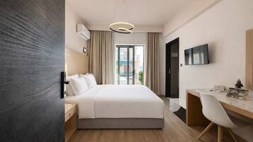 Deluxe-Doppelzimmer | Betten mit Memory-Foam-Matratzen, Schreibtisch, Verdunkelungsvorhänge