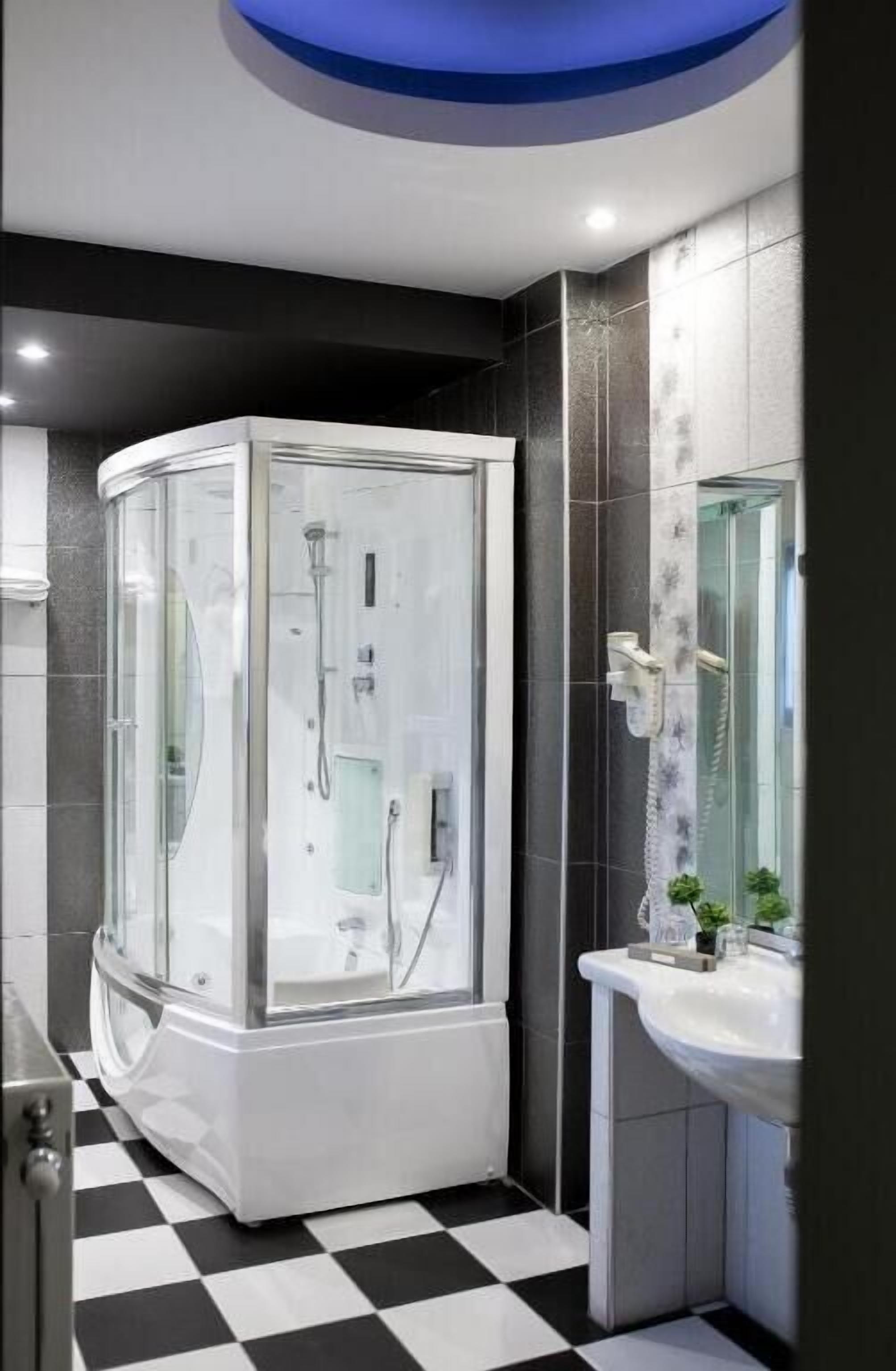 suite | bathroom | rainfall showerhead, free toiletries, hair dryer, slippers