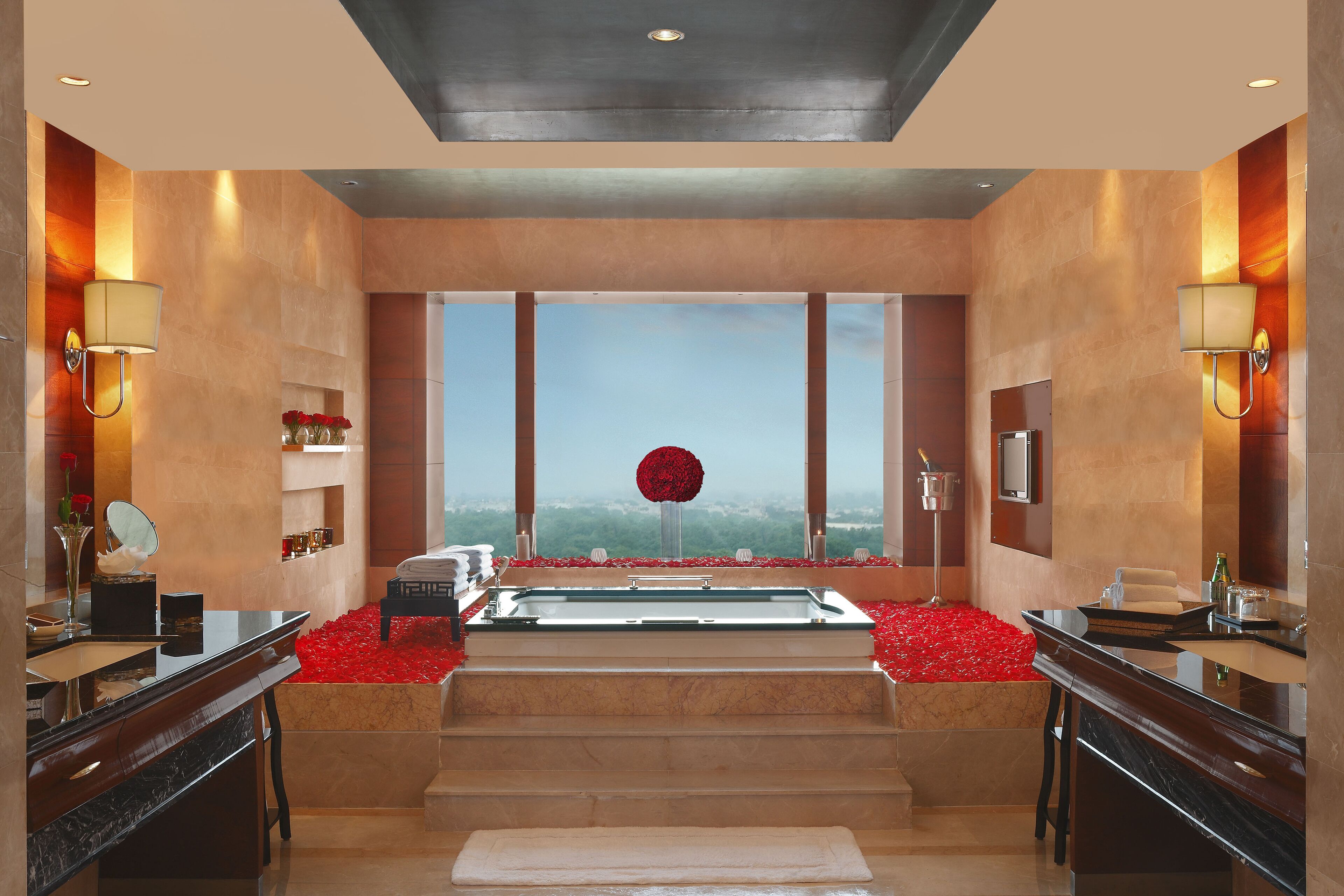 Presidential Suite | Bathroom | Separate bathtub and shower, deep-soaking bathtub, rainfall showerhead
