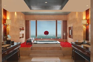 Presidential Suite | Bathroom | Separate bathtub and shower, deep-soaking bathtub, rainfall showerhead