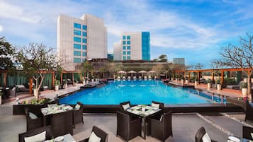 5 restaurants, breakfast, lunch, dinner served; Indian cuisine