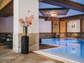Indoor pool, pool loungers - VAYA Seefeld (Seefeld in Tirol)