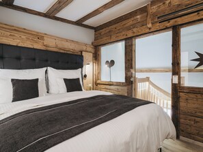 Room (Maisonette II)