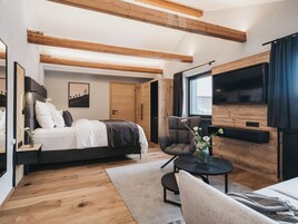 Family Suite | In-room safe, free WiFi, bed sheets