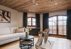 Rom – deluxe (II) | Safe på rommet, wi-fi (inkludert) og sengetøy