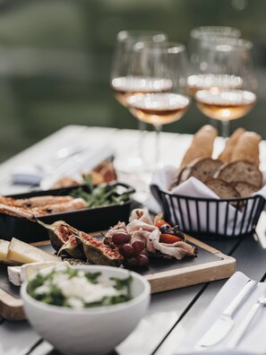 Desayuno buffet (EUR 21 por persona)
