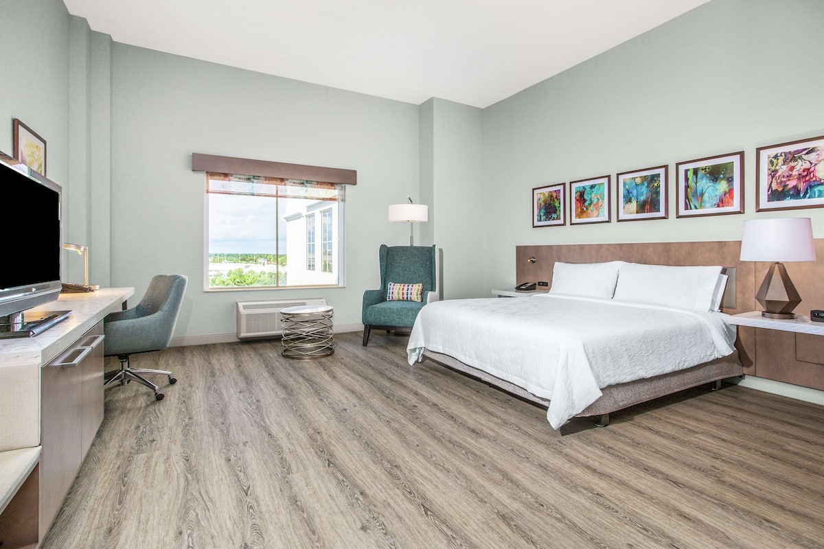 Room, Accessible | Premium bedding, pillowtop beds, desk, blackout drapes