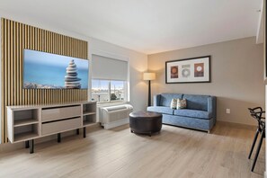 Hochwertige Bettwaren, Zimmersafe, individuell eingerichtet