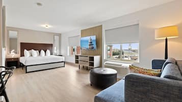 Ropa de cama de alta calidad y caja de seguridad en la habitación