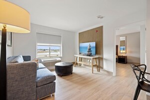 Premium bedding, in-room safe, individually furnished, desk