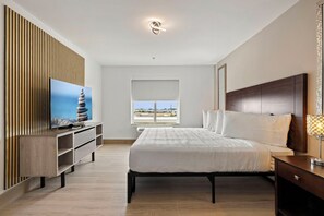 Premium bedding, in-room safe, individually furnished, desk - Kompose Residences Houston Cy-Fair (Houston)