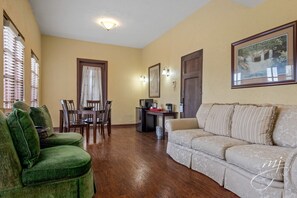 Presidential | リビング エリア | 液晶テレビ