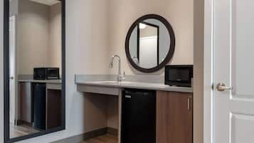 Suite, 1 King Bed, Accessible (Roll-In Shower) | Desk, blackout drapes, iron/ironing board, free cribs/infant beds