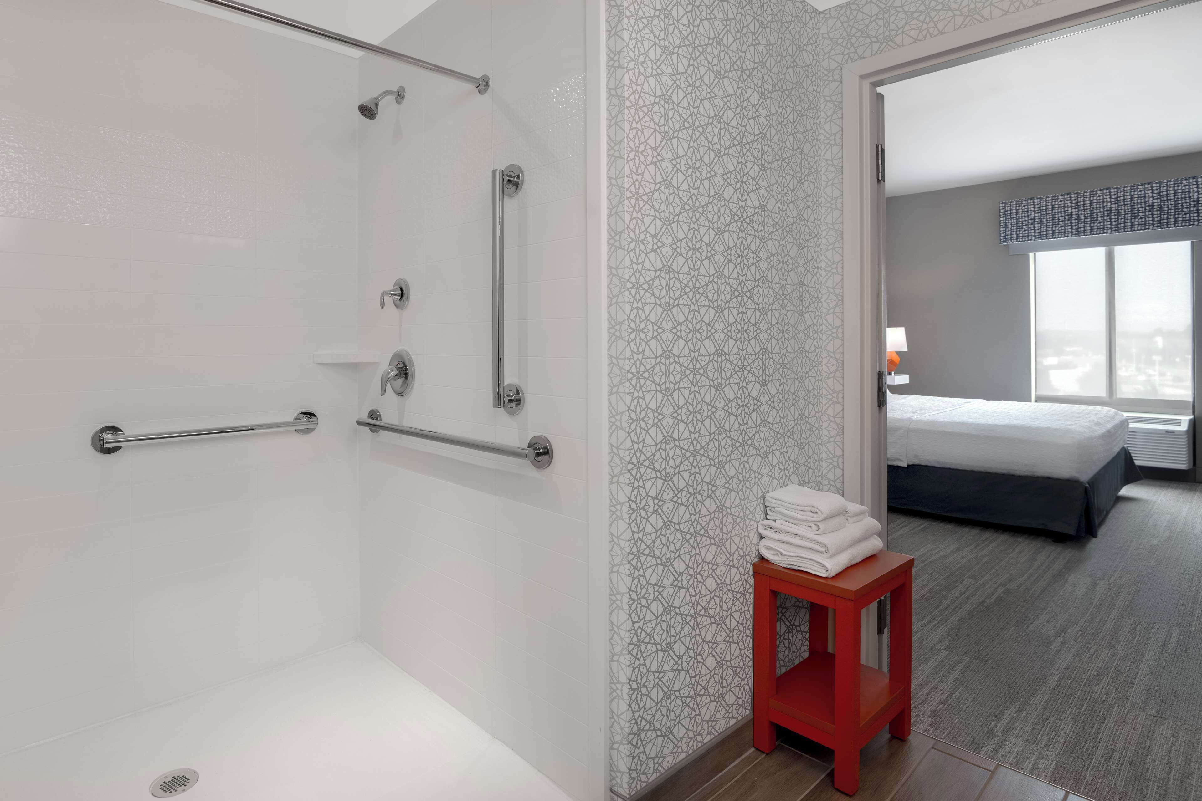 suite, 1 king bed, accessible (roll-in shower) | bathroom shower