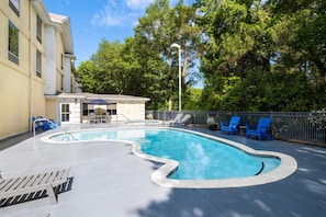 Outdoor pool, open 8 AM to 10:00 PM, sun loungers
