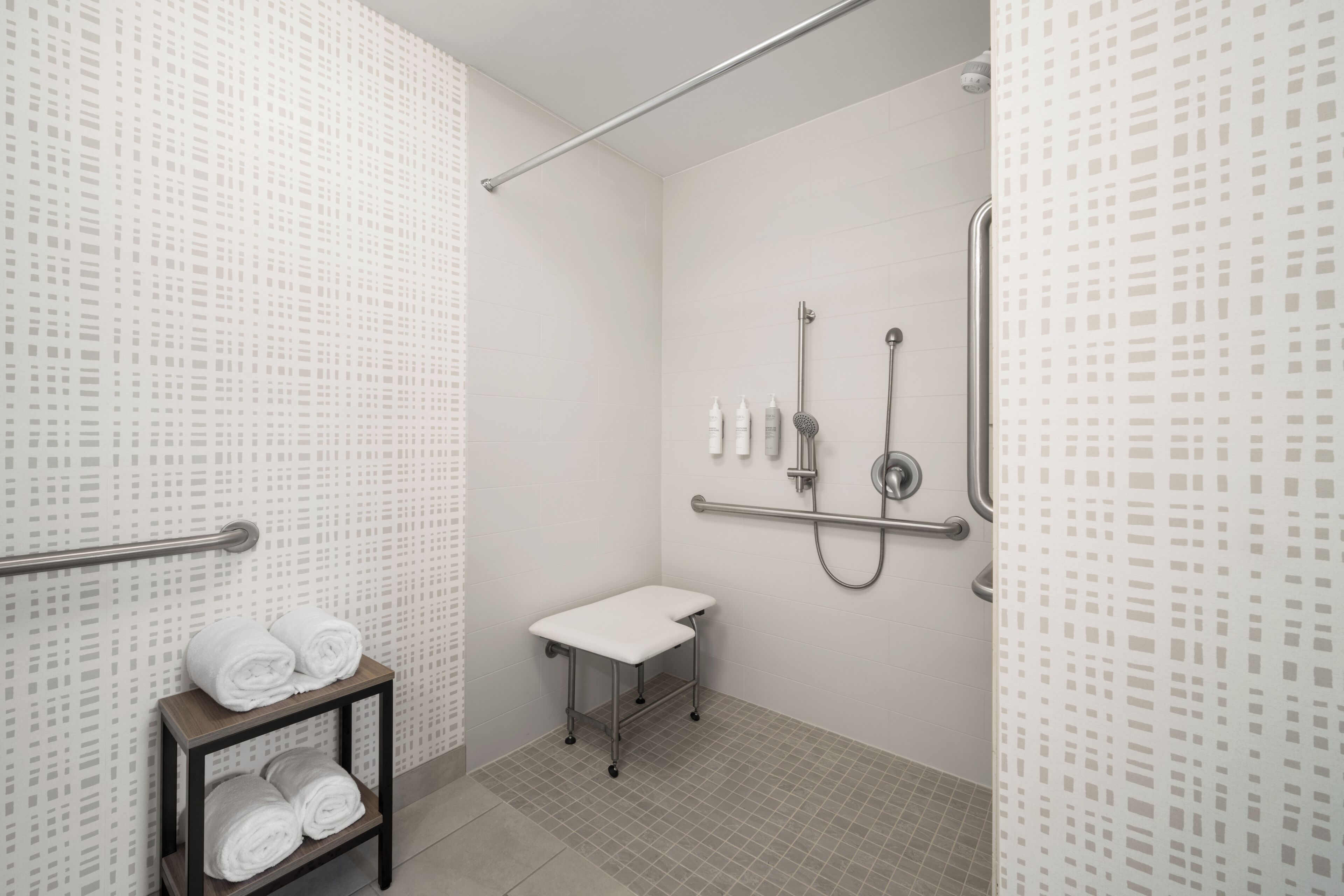 studio, accessible, non smoking | bathroom | hair dryer, towels