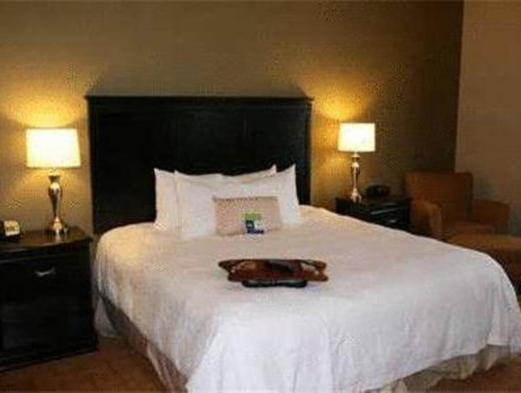 Premium bedding, in-room safe, blackout drapes, iron/ironing board