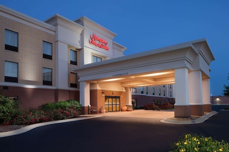 Exterior. Hampton Inn & Suites Chicago/St. Charles