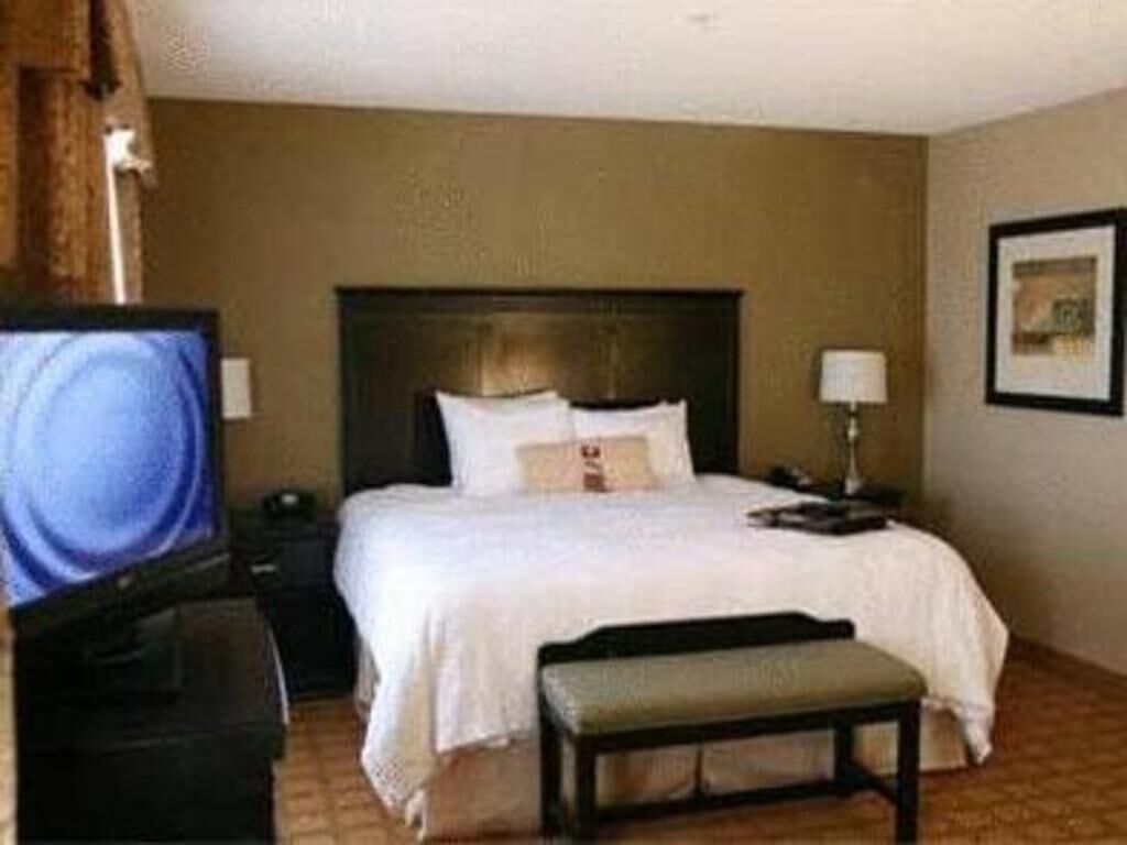 Premium bedding, in-room safe, blackout drapes, iron/ironing board
