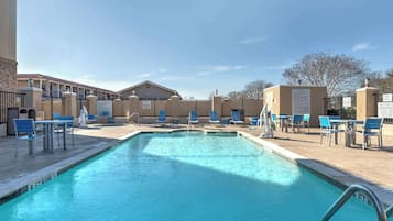 Outdoor pool, pool loungers