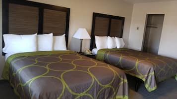 Escritorio, wifi gratis y ropa de cama