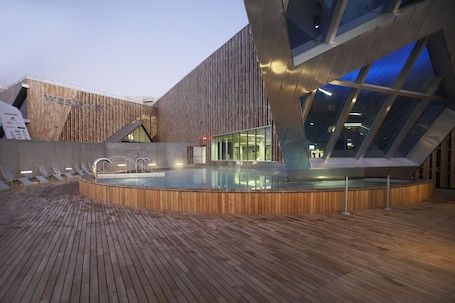 Piscina all'aperto. Holiday Inn BERN-WESTSIDE by IHG