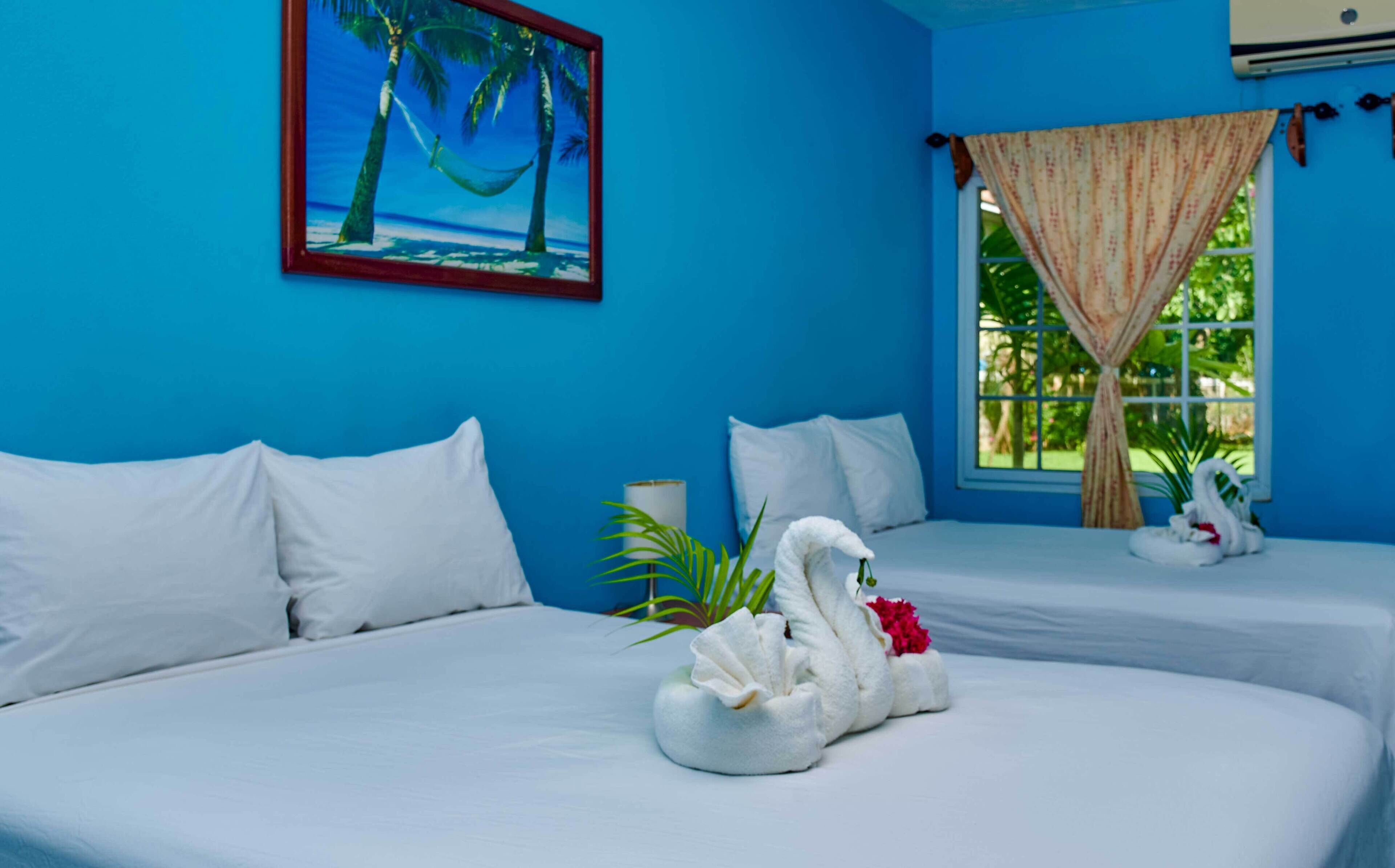 Deluxe Room no Kitchen | 1 habitación, tabla de planchar con plancha y ropa de cama 