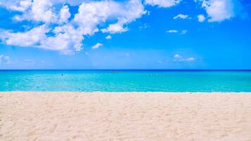 Plage privée, sable blanc, snorkeling, ski nautique