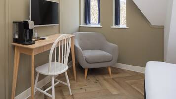 Comfort Double Room | In-room safe, desk, laptop workspace, blackout drapes