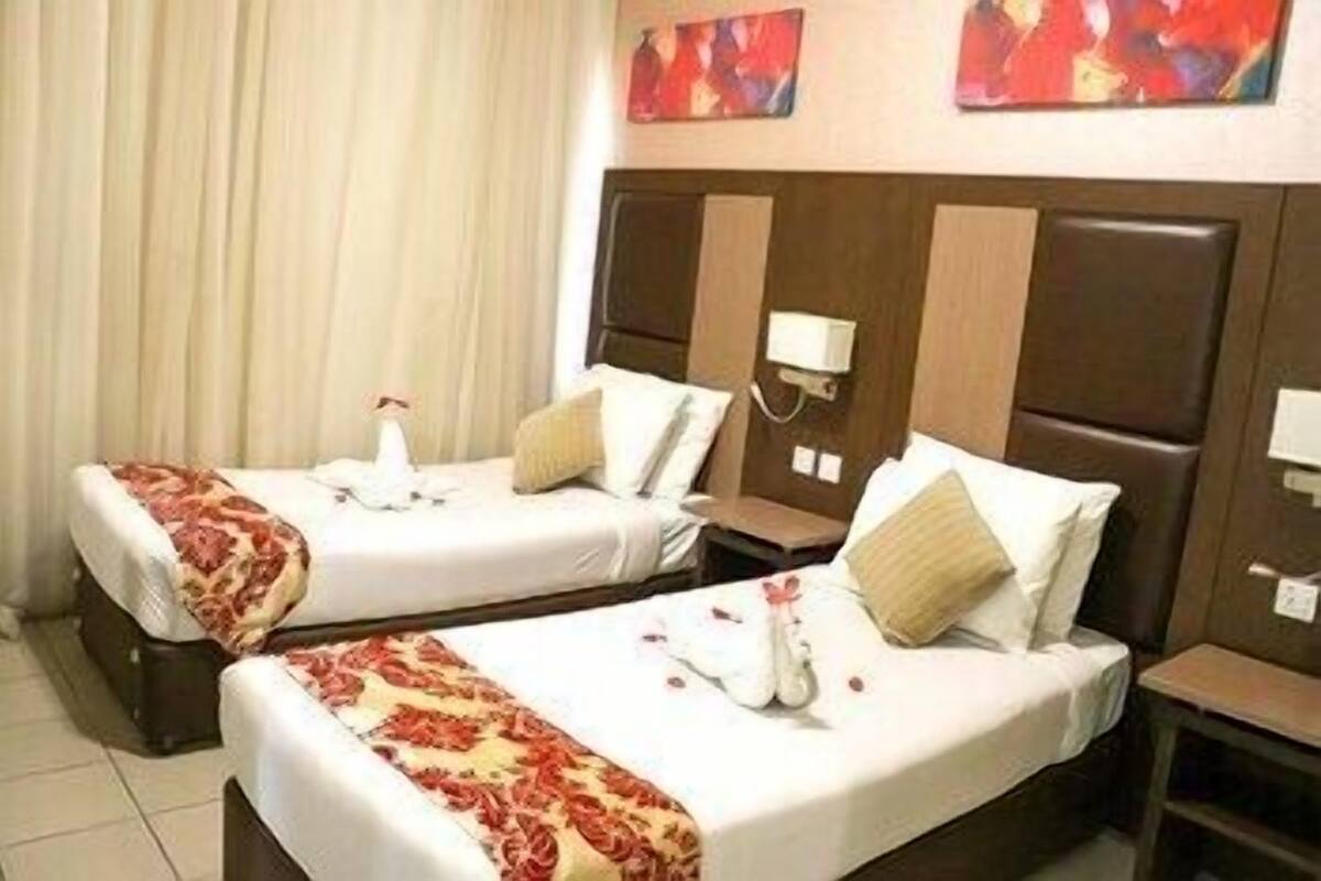 Bộ đồ giường cao cấp, chăn bông, minibar, két bảo mật tại phòng 