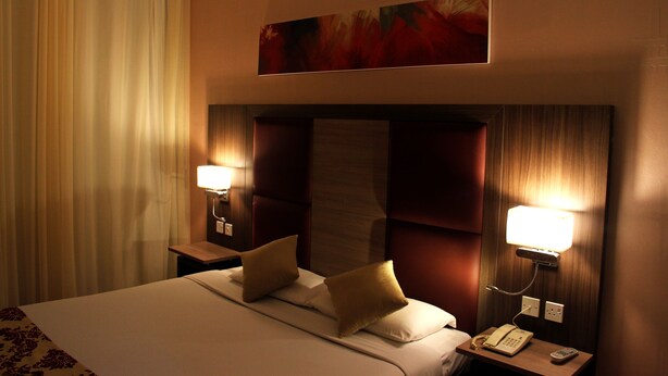 Suite, 1 slaapkamer | Luxe beddengoed, donsdekens, een minibar, een kluis op de kamer