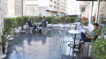 Pintu masuk properti