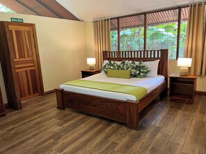 Basic Cabin | Premium bedding, in-room safe, bed sheets - Pachira Lodge (Colorado)