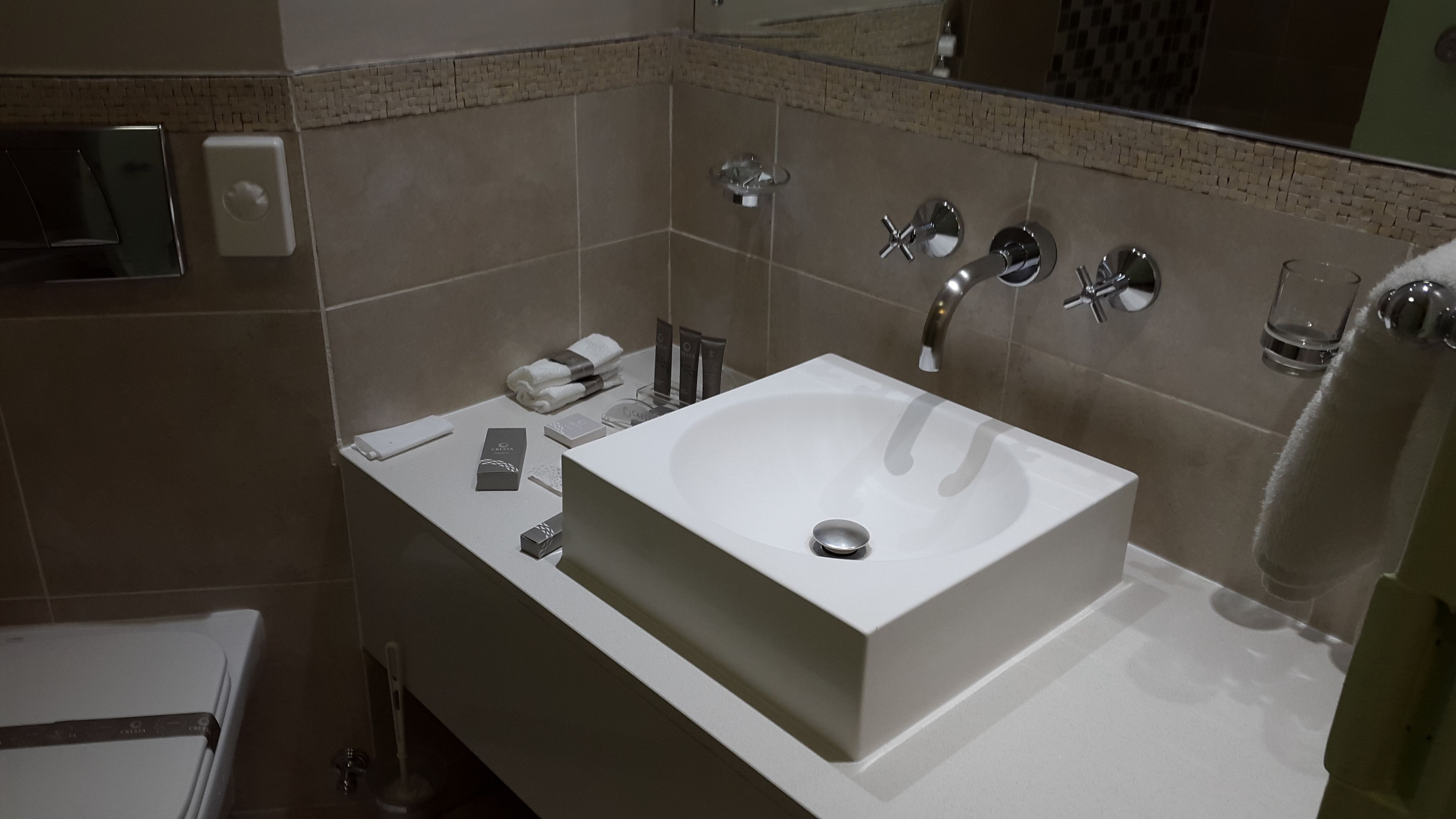 combined shower/bathtub, eco-friendly toiletries, hair dryer, towels