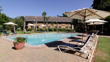Outdoor pool, pool umbrellas, sun loungers