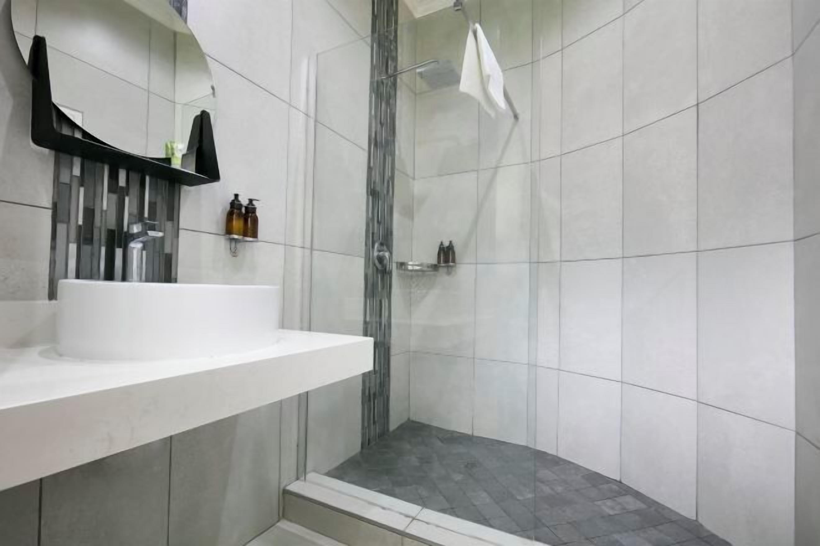 Shower, rainfall showerhead, eco-friendly toiletries, hair dryer