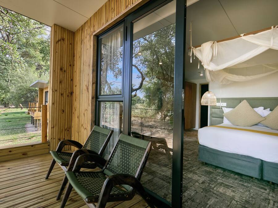 Standard Room, 1 Double Bed | Select Comfort beds, in-room safe, desk, iron/ironing board