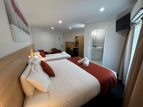 Superior Twin Room | Bathroom