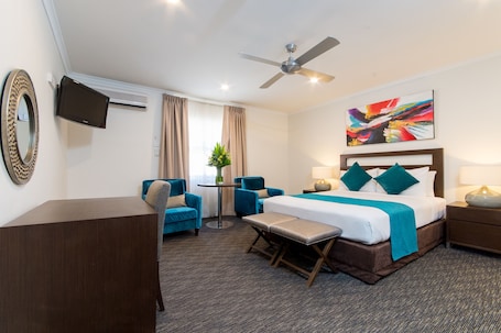 1 habitación, escritorio y cortinas blackout