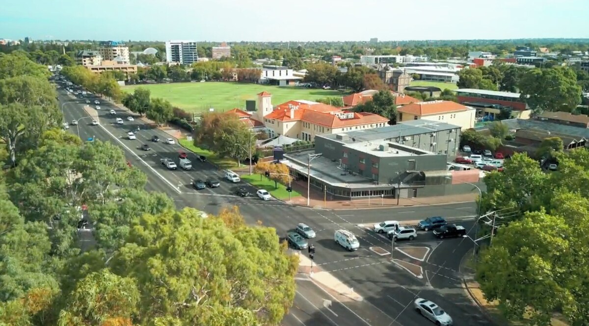 Adelaide Royal Coach