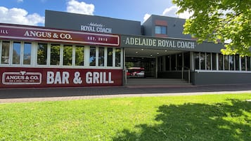 Enter the Adelaide Royal Coach through its prominent entrance, adjacent to the Angus & Grill.