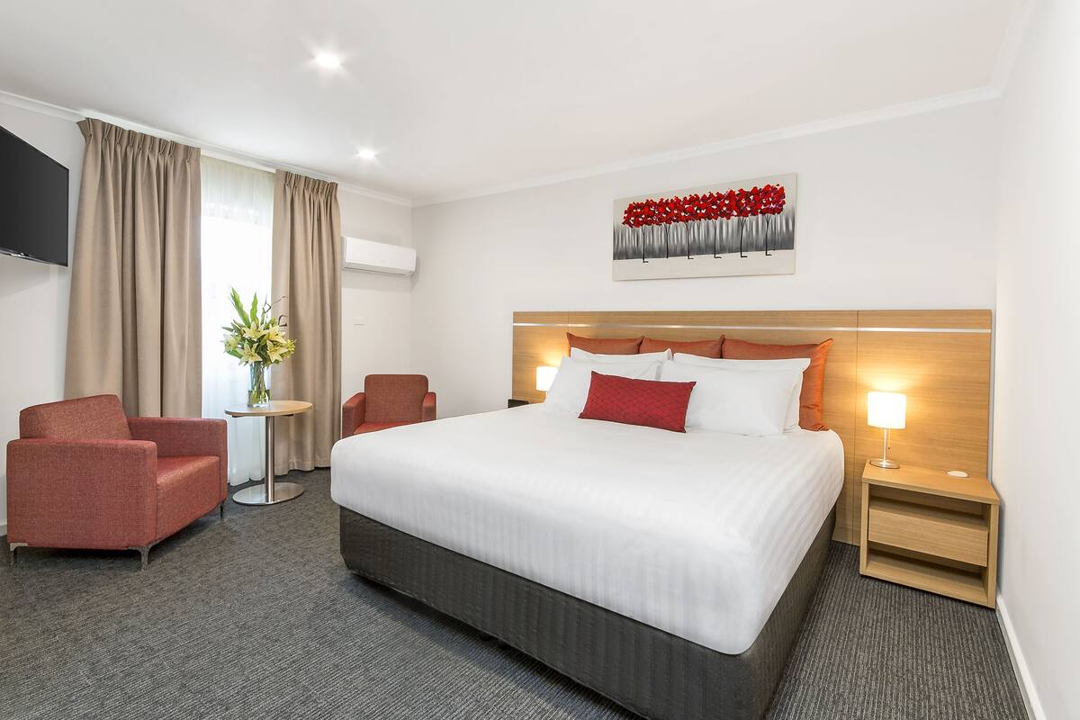 Superior King Room | 1 bedroom, desk, blackout curtains, iron/ironing board