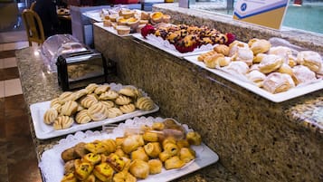 Desayuno buffet todos los días (con cargo)