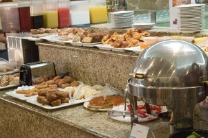 Se sirven desayunos, almuerzos, cenas y cocina internacional 