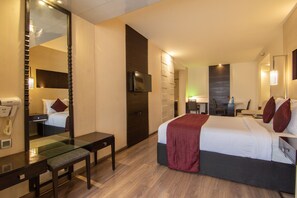 Premium Studio, 1 Queen Bed | In-room safe, desk, WiFi, bed sheets - Halcyon Hotel Residences -  Bangalore (Bengaluru)