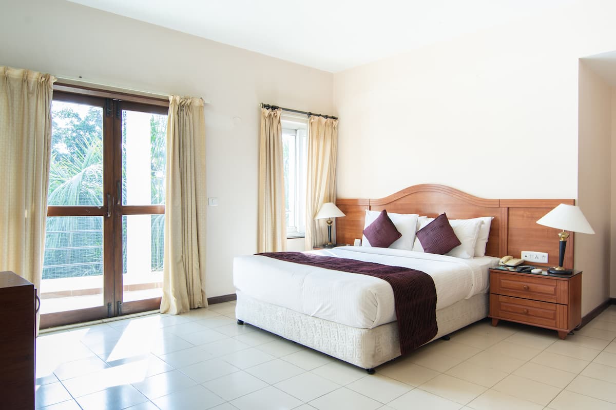 In-room safe, desk, WiFi (surcharge), alarm clocks